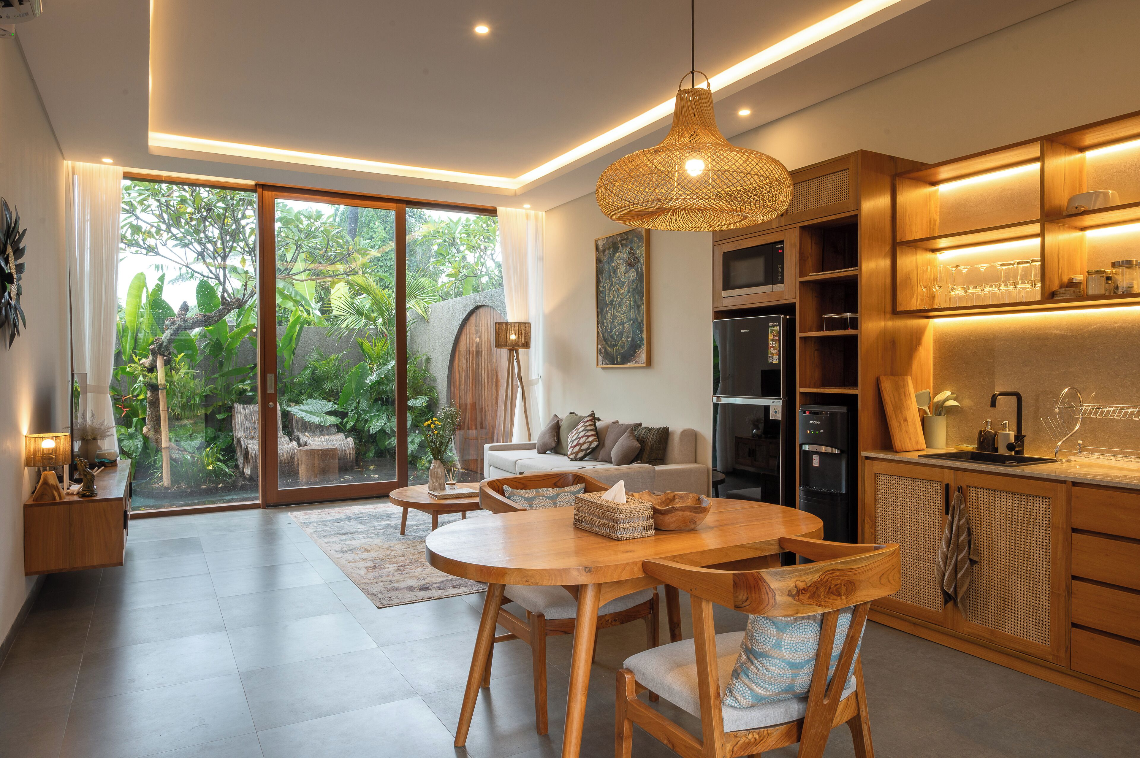 Vila Romantis, 1 kamar tidur, pemandangan kolam renang | Dapur pribadi | Lemari es besar, microwave, mesin pencuci piring, dan ketel listrik