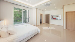A modern bedroom with a large bed, a sliding glass door to a balcony, and a flat-screen TV on the wall. - Gapyeong Laonjena Pool Villa (Gapyeong)