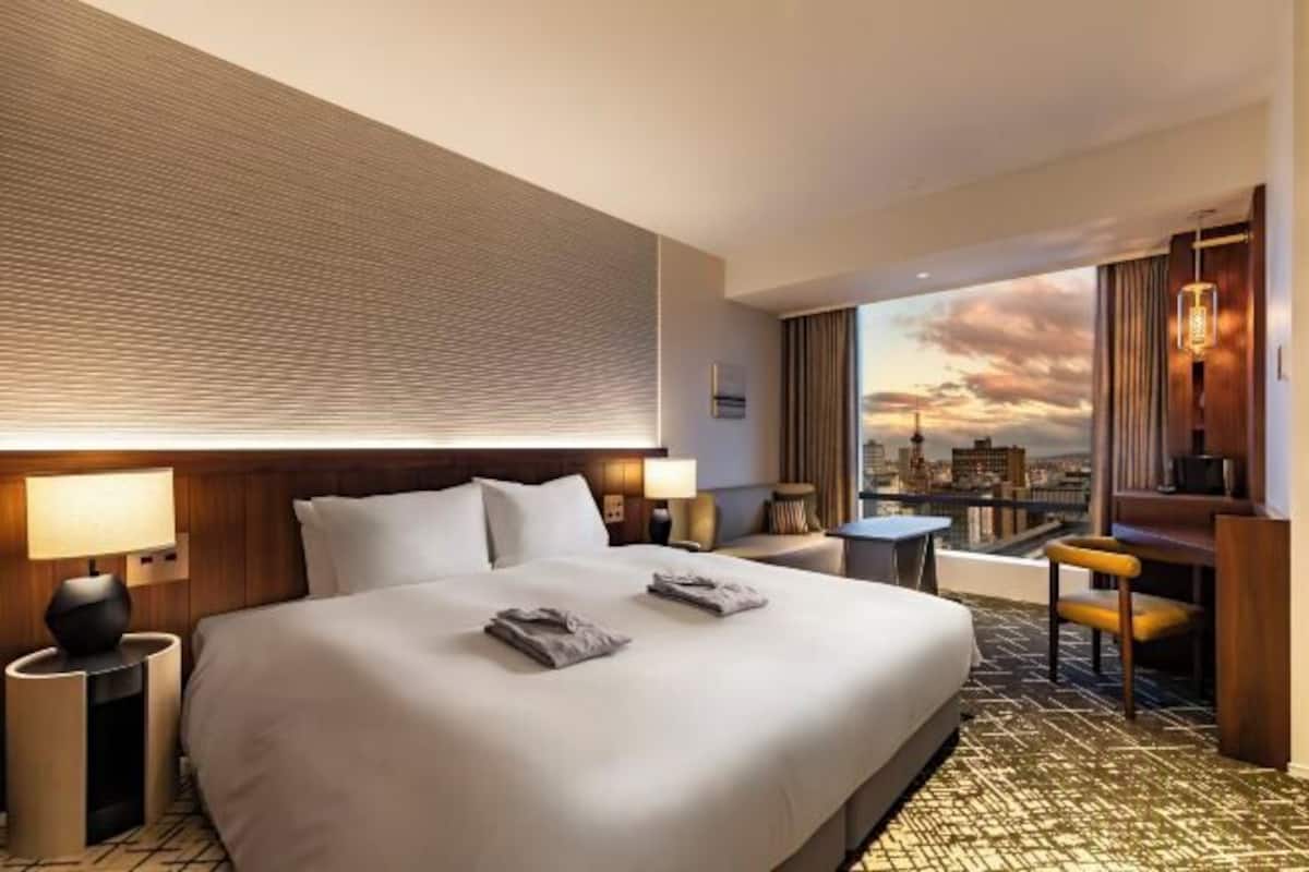 Duntäcken, värdeförvaringsskåp på rummet och mörkläggningsgardiner