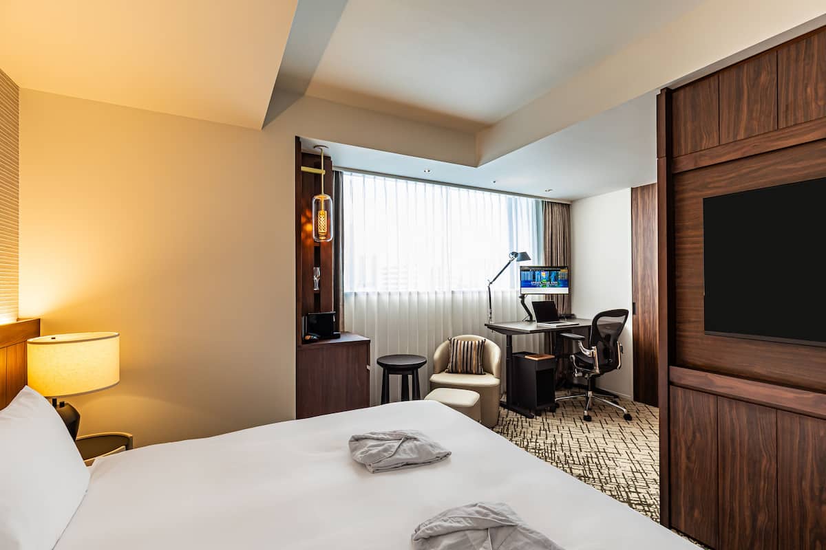 Deluxe King Room with Adjustable Desk and Arm Chair, Non Smoking | Down comforters, in-room safe, blackout drapes, free WiFi