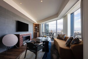 Suite, ikke-røyk (Twin Room, Lounge Access) | Dundyner, safe på rommet, blendingsgardiner og wi-fi (inkludert)