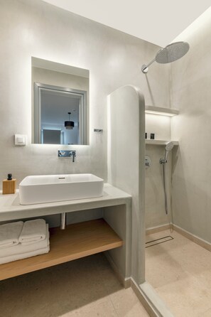 Two Bedroom Apartment | Bathroom | Shower, hair dryer, towels, soap - La Maltese Central (Paros)
