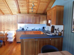 Réfrigérateur, four, plaque de cuisson, grille-pain