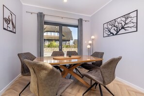 Dining - Cozy vacation home Elisa, house with fireplace, sauna, terrace, garden (Dranske-Lancken)