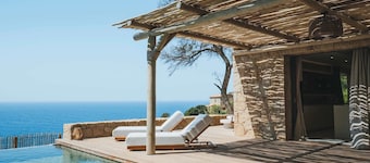 Luxury Villa a nepita Beach access through the maquis