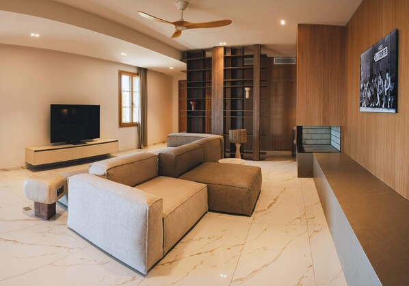 TV, fireplace, DVD player, offices