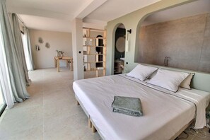 5 Schlafzimmer, Schreibtisch, Bügeleisen/Bügelbrett, WLAN