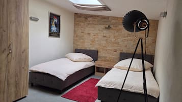 2 habitaciones, tabla de planchar con plancha, wifi y ropa de cama