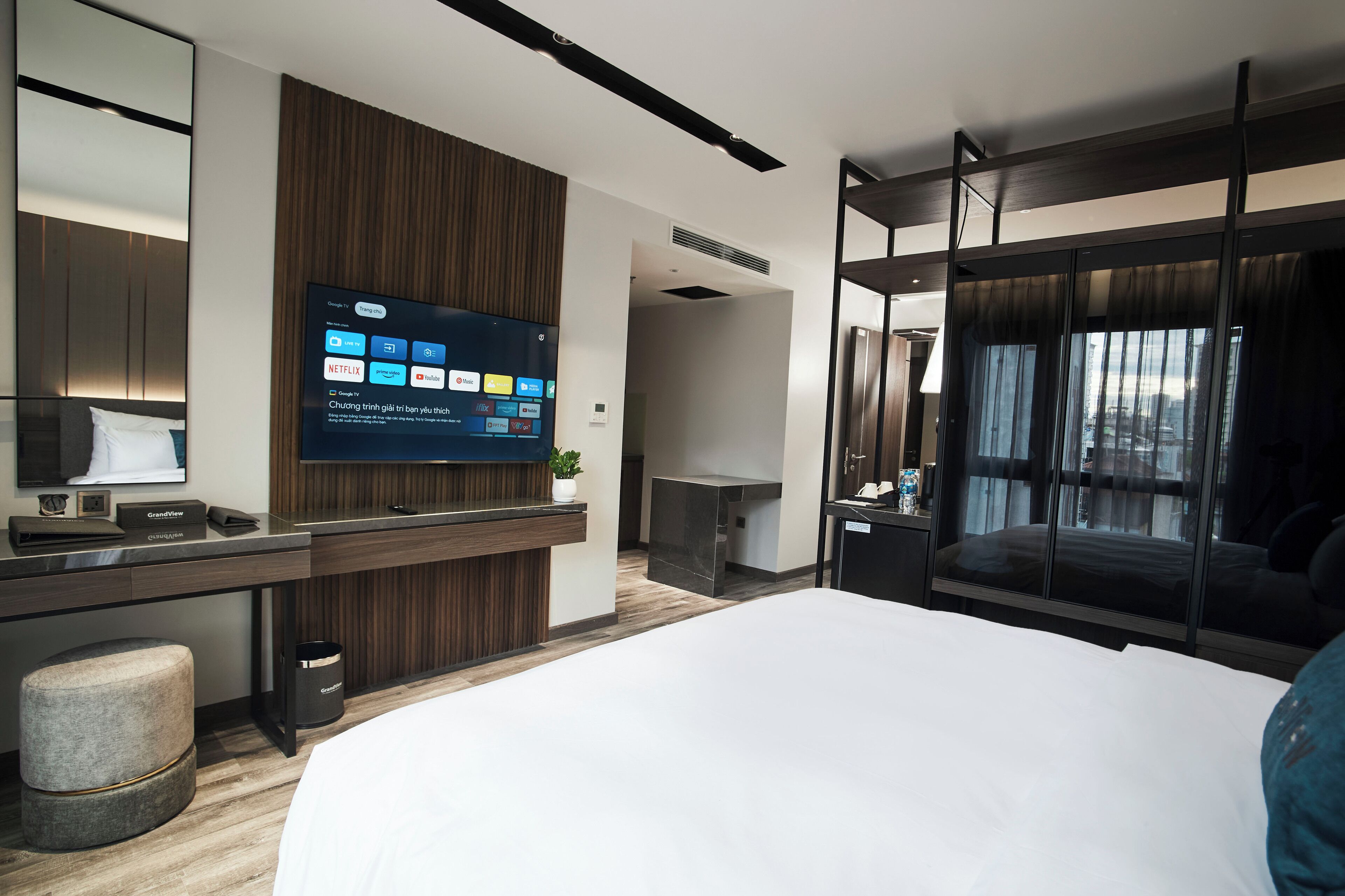 Premium bedding, Select Comfort beds, minibar, in-room safe