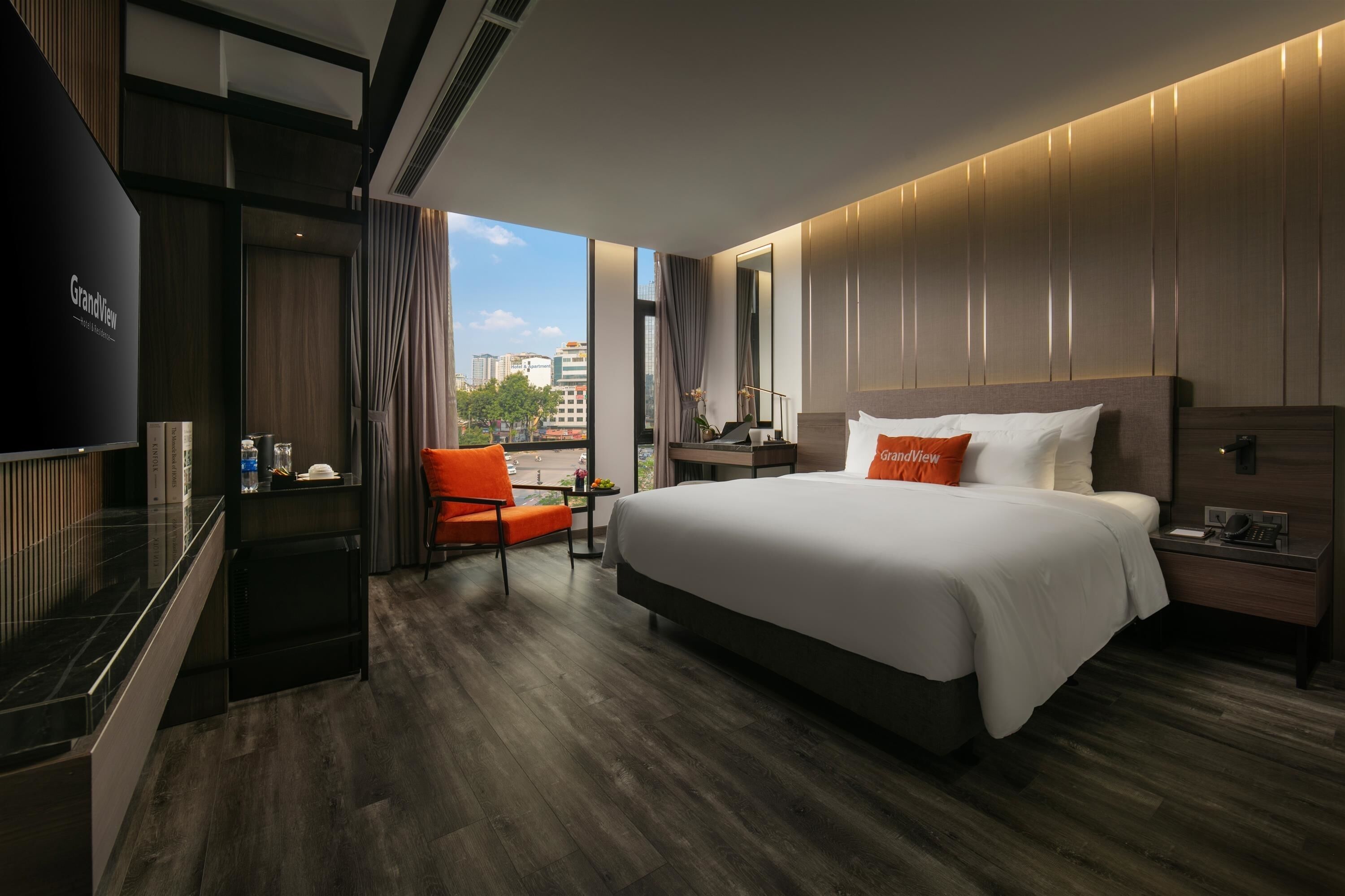 Executive Room, Bathtub, City View | Premium bedding, pillowtop beds, minibar, in-room safe
