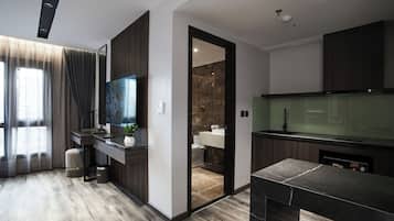 Panoramic Studio Suite | Private kitchen | Mini-fridge, eco-friendly cleaning products, paper towels