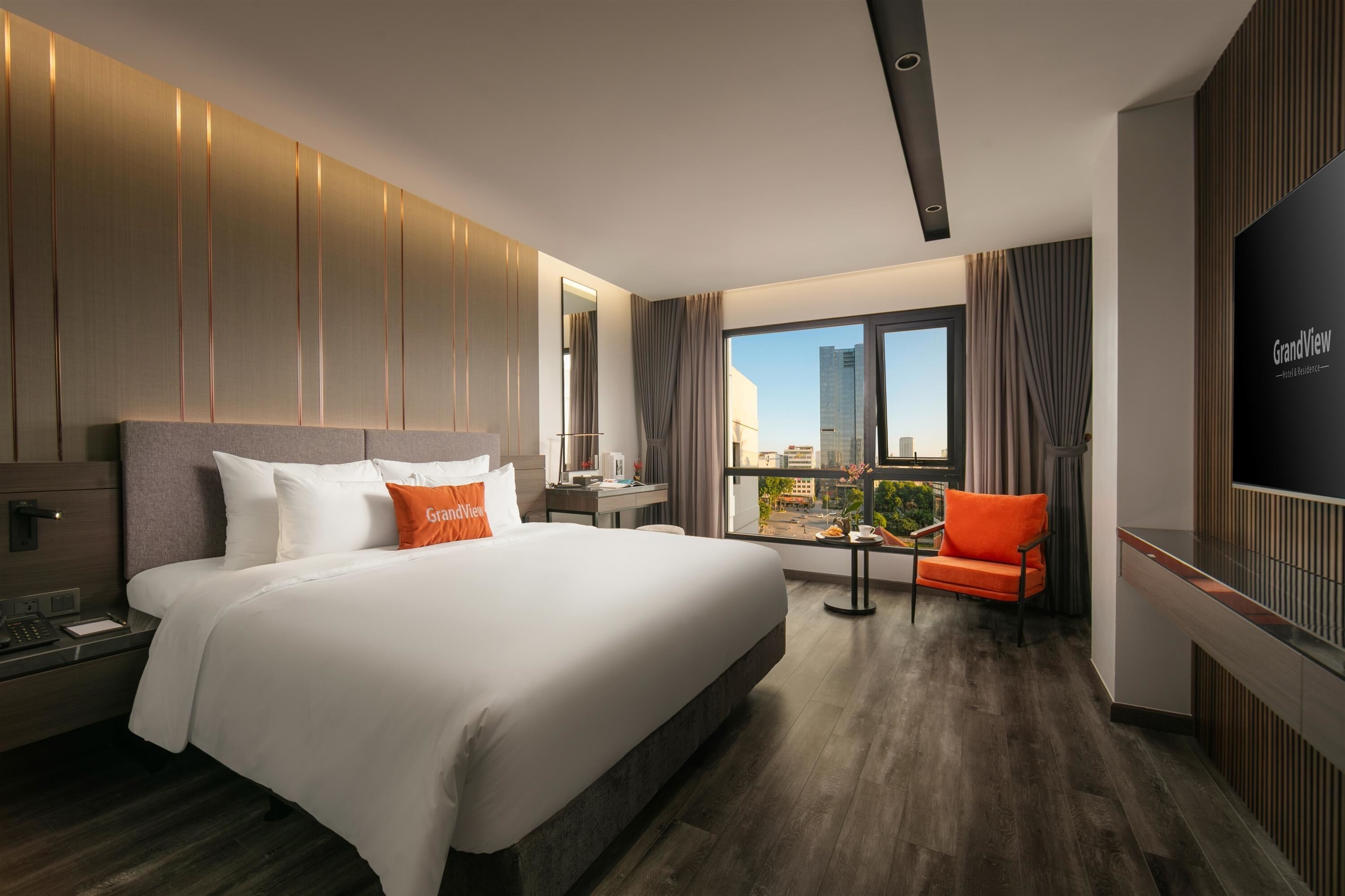 Premier Double Room, Bathtub, Courtyard View | Bathroom | Combined shower/tub, rainfall showerhead, free toiletries, hair dryer