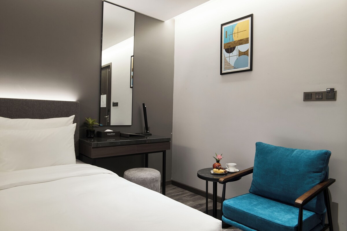 Peralatan tempat tidur premium, tilam berlapik, bar mini 