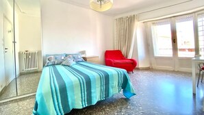 Unclassified image, 4 of 27, button - Room-sunset Colosseo Bed&breakfast (Rome)