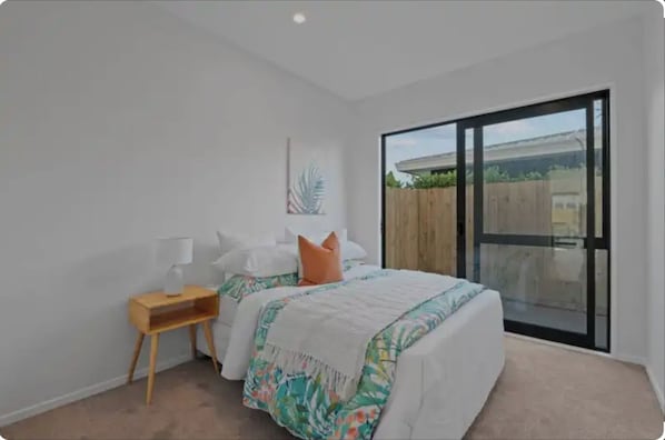 3 habitaciones, tabla de planchar con plancha, wifi y ropa de cama