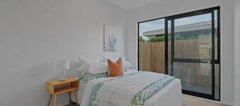 Cosy Modern House in Orewa near the beach, cafes and restaurants