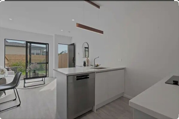 Interior - Cosy Modern House in Orewa near the beach, cafes and restaurants (Auckland)