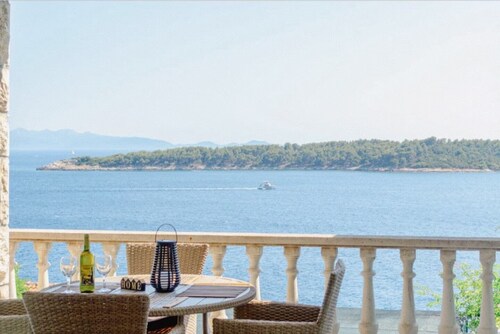 2-Bedroom Retreat in Prizba - Perfect Coastal Getaway