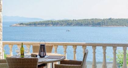 2-Bedroom Retreat in Prizba - Perfect Coastal Getaway