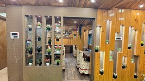 Restaurant - The Kaizer Valley Hotel (Kurseong)