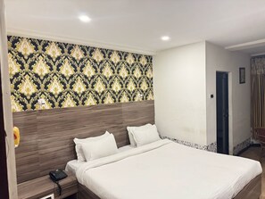 Deluxe Double Room, Mountain View | Free WiFi - The Kaizer Valley Hotel (Kurseong)