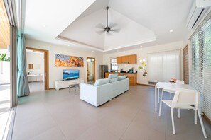 Exclusive-Villa, 2 Schlafzimmer, Poolblick | Wohnbereich