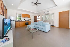 Exclusive-Villa, 2 Schlafzimmer, Poolblick | Wohnzimmer