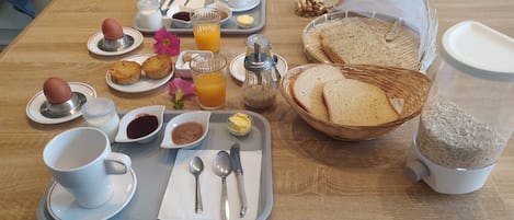 Petit déjeuner continental servi tous les jours en supplément