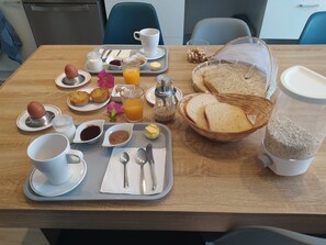 Daily continental breakfast for a fee - Comme à la maison (Espéraza)