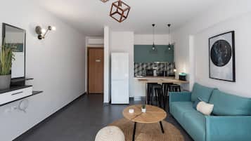 Studio, 1 Doppelbett, Kochnische, Stadtblick | Wohnbereich
