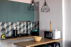 Studio, 1 dobbeltseng, tekjøkken, byutsikt | Eget tekjøkken | Kjøleskap, mikrobølgeovn, kokeplater og espressomaskin