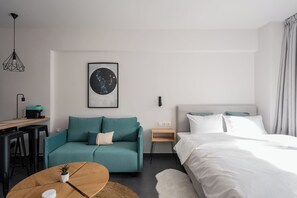 Studio, 1 Doppelbett, Kochnische, Stadtblick | Zimmersafe, Verdunkelungsvorhänge, Bügeleisen/Bügelbrett