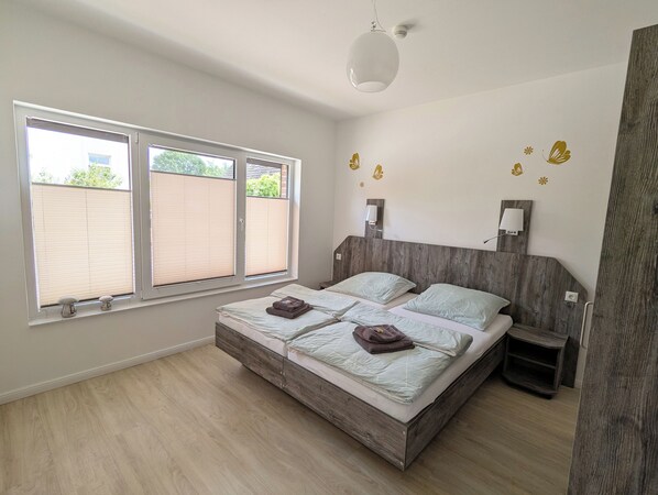 1 bedroom, travel cot, free WiFi, bed sheets