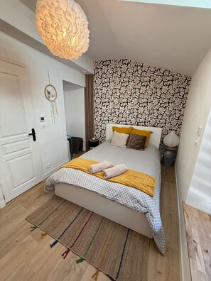 2 habitaciones, tabla de planchar con plancha, internet y ropa de cama