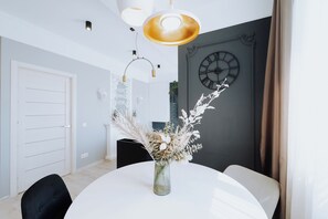 Dining - Modern 1BR • Lift • Balcony • Workspace (Chișinău)