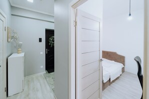 1 slaapkamer, een strijkplank/strijkijzer, reisbedje, gratis wifi
