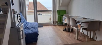Renovated Apartment for 4 Sea View in Fort-Mahon with Parking