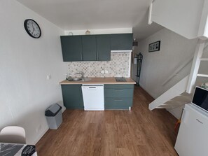 Micro-ondes, plaque de cuisson, lave-vaisselle