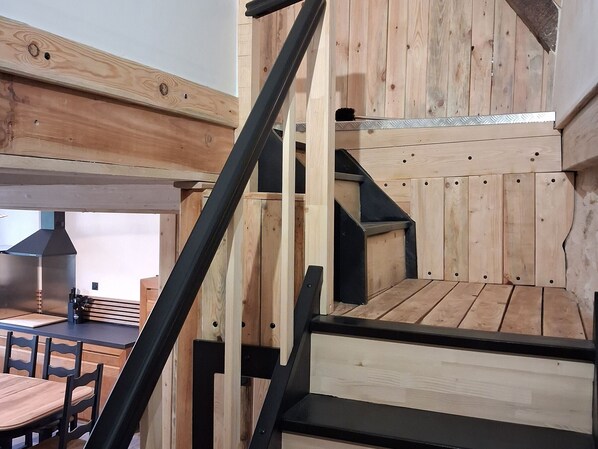 المنشأة من الداخل