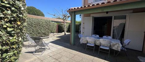 تناول الطعام بالخارج