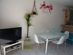Interior - Beautiful apartment with terrace for 4 people, near beach in Port Camargue (Port Camargue)