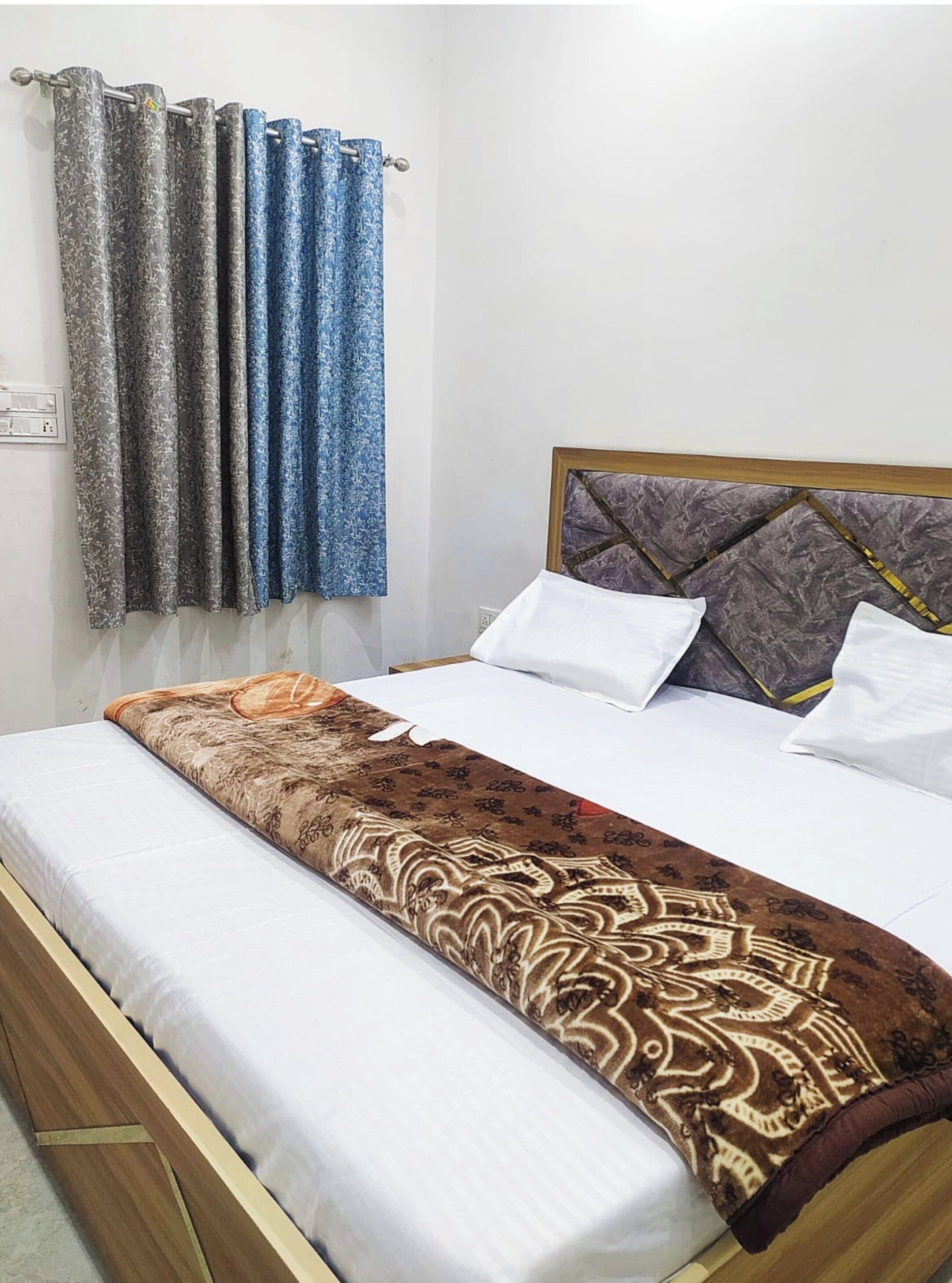 高级双人房, 城市景观 | 办公桌、隔音、床单