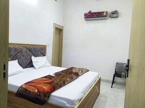 Escritorio, sistema de insonorización, ropa de cama