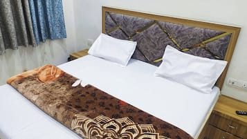 Schreibtisch, schallisolierte Zimmer, Bettwäsche