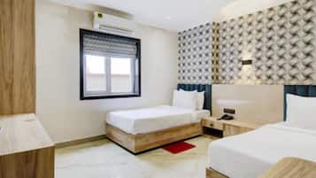 Standard Twin Room | Desk, laptop workspace, free WiFi