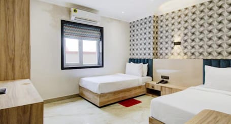 Escritorio, espacio para trabajar con laptop y wifi gratis