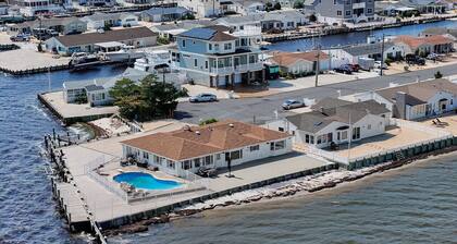 Surrounded by the bay with pool!