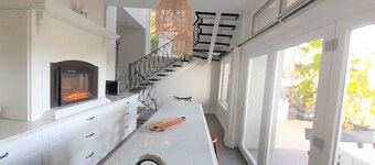 Hampton Style 3 bedrooms, wet-bar and outdoor area