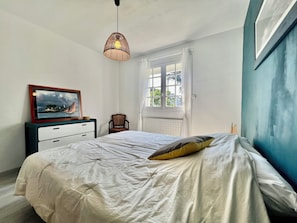 4 bedrooms, iron/ironing board, WiFi