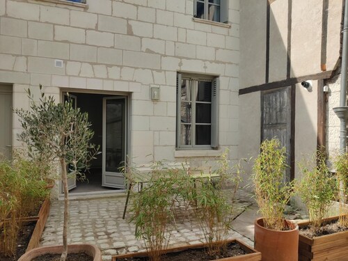 Charming Renovated Townhouse Just 2 Minutes from Château d’Amboise